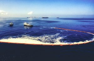 Oil spill recovery in the sea